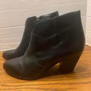 Frye Jennifer Women's Black Leather zip up Ankle Boots Block Heel Size 9M